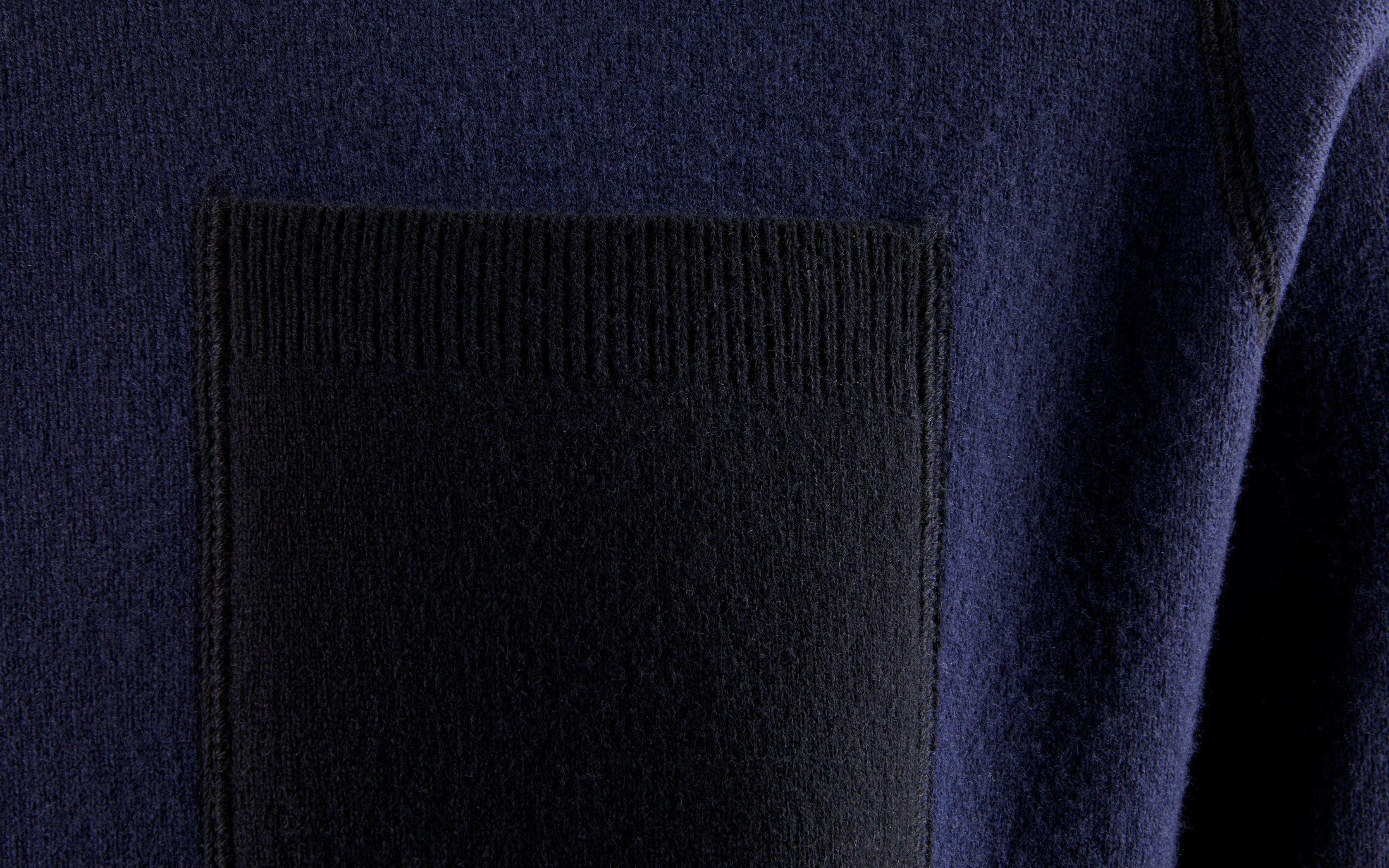 SPINE KNITTED CREW NECK 