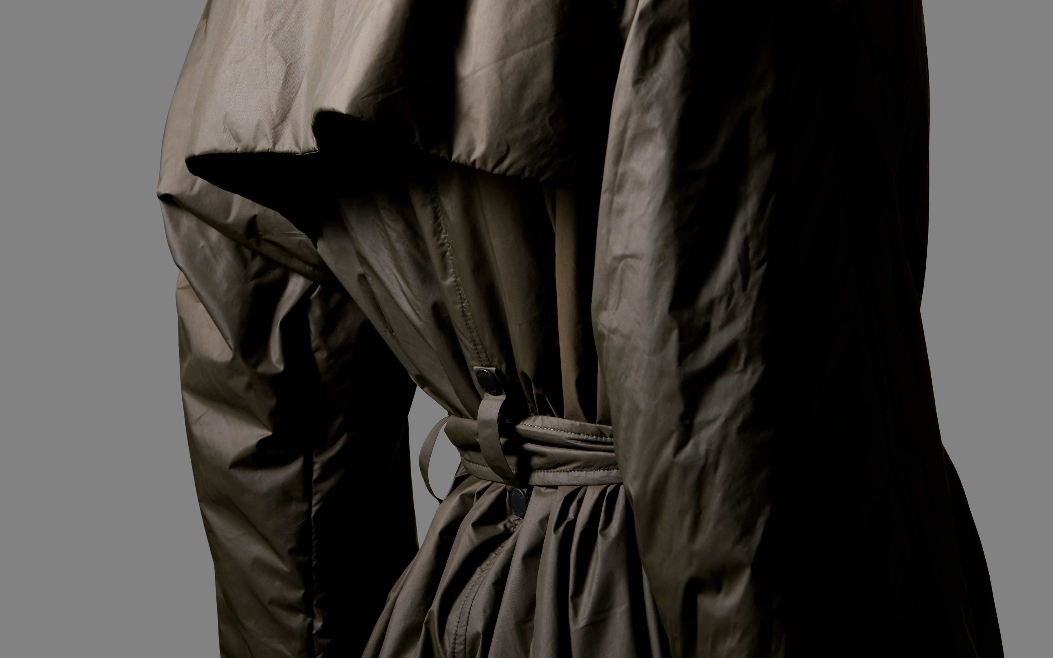 TRANSITIONAL COAT