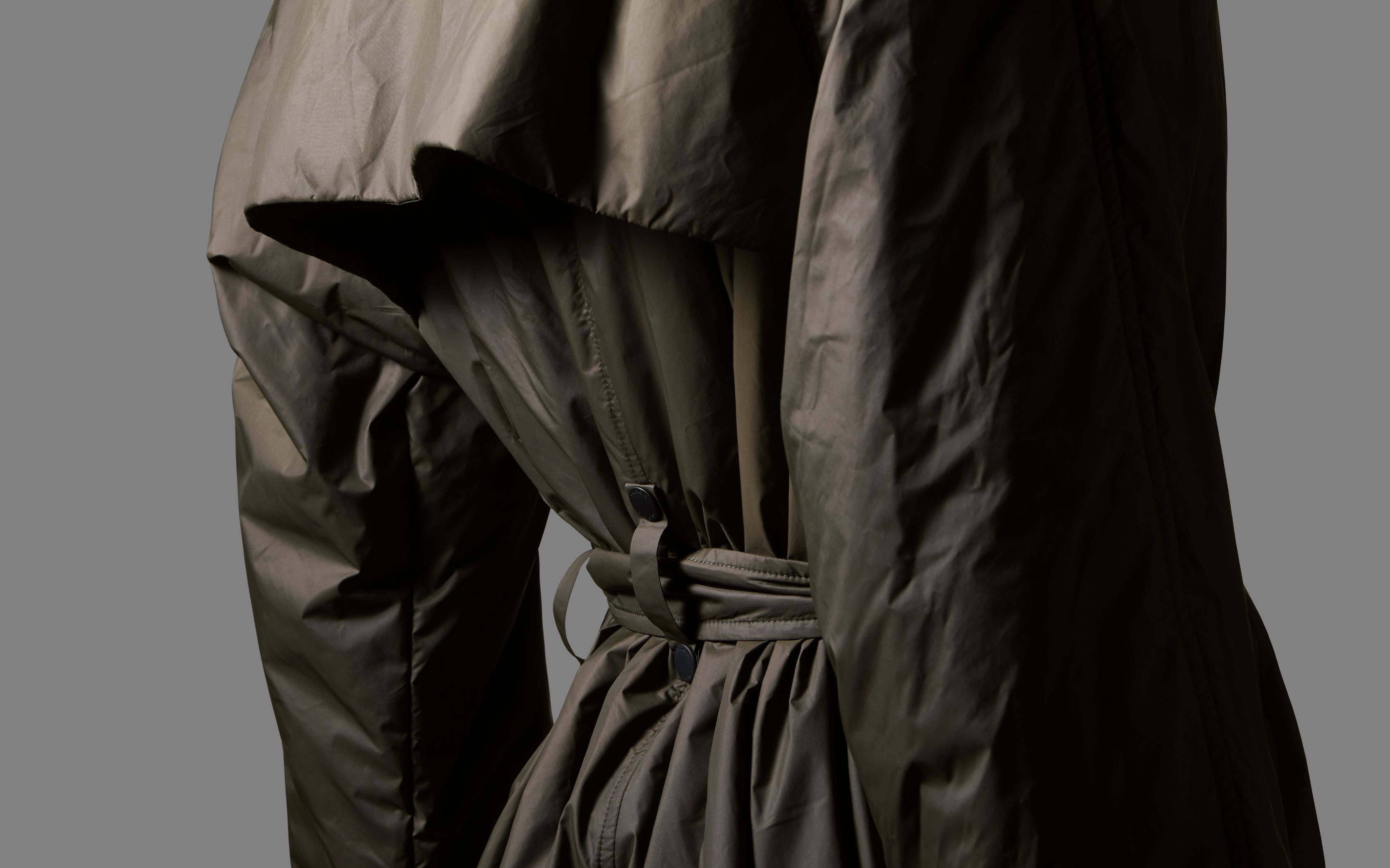 TRANSITIONAL COAT