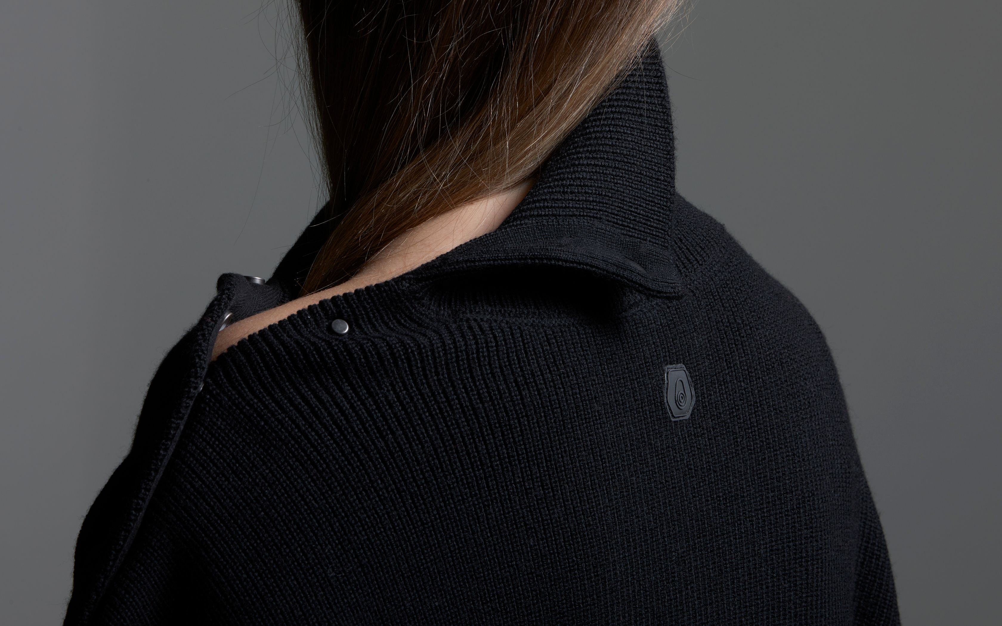 SEAFARER BUTTON NECK