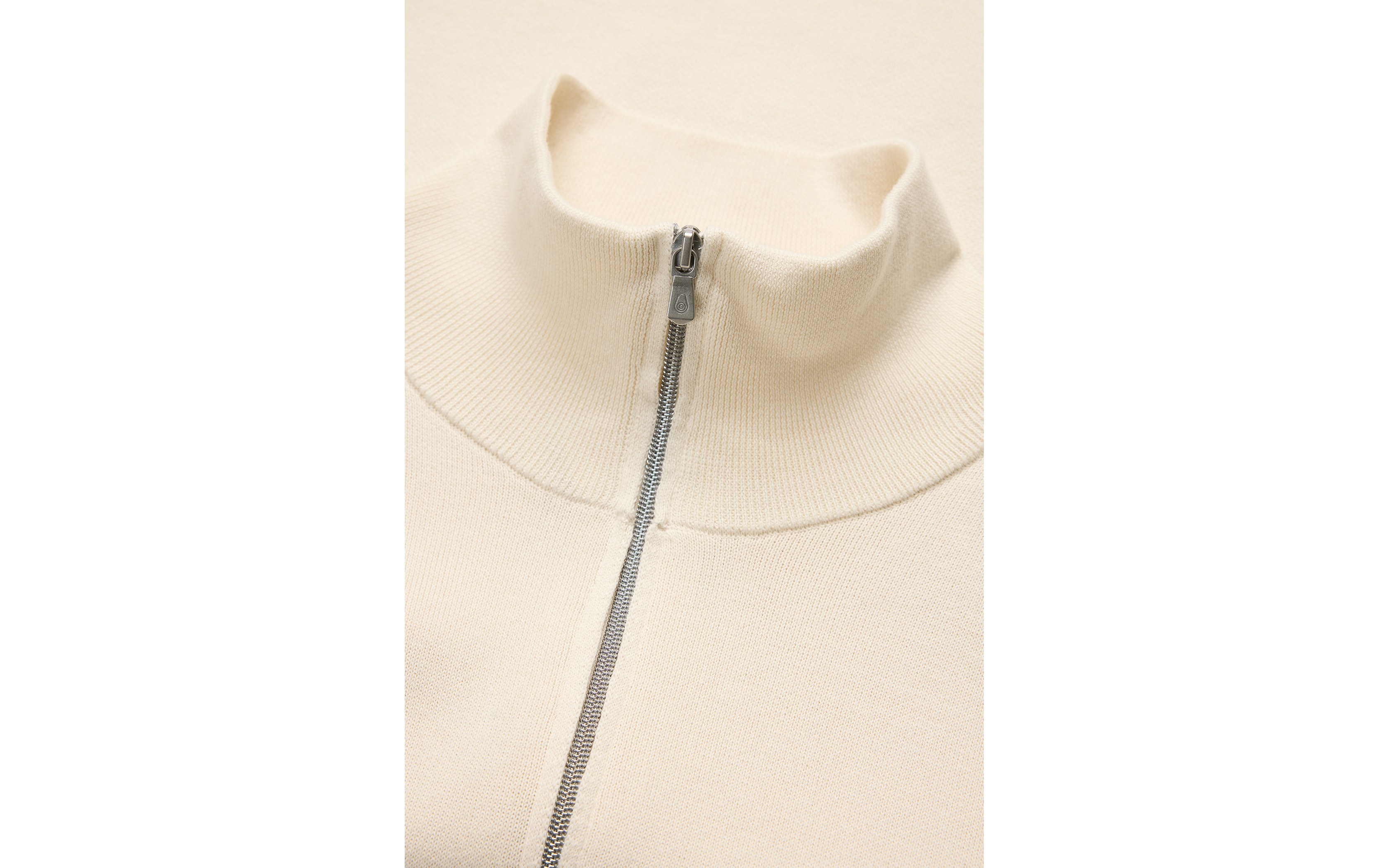 ARC KNITTED T-NECK 