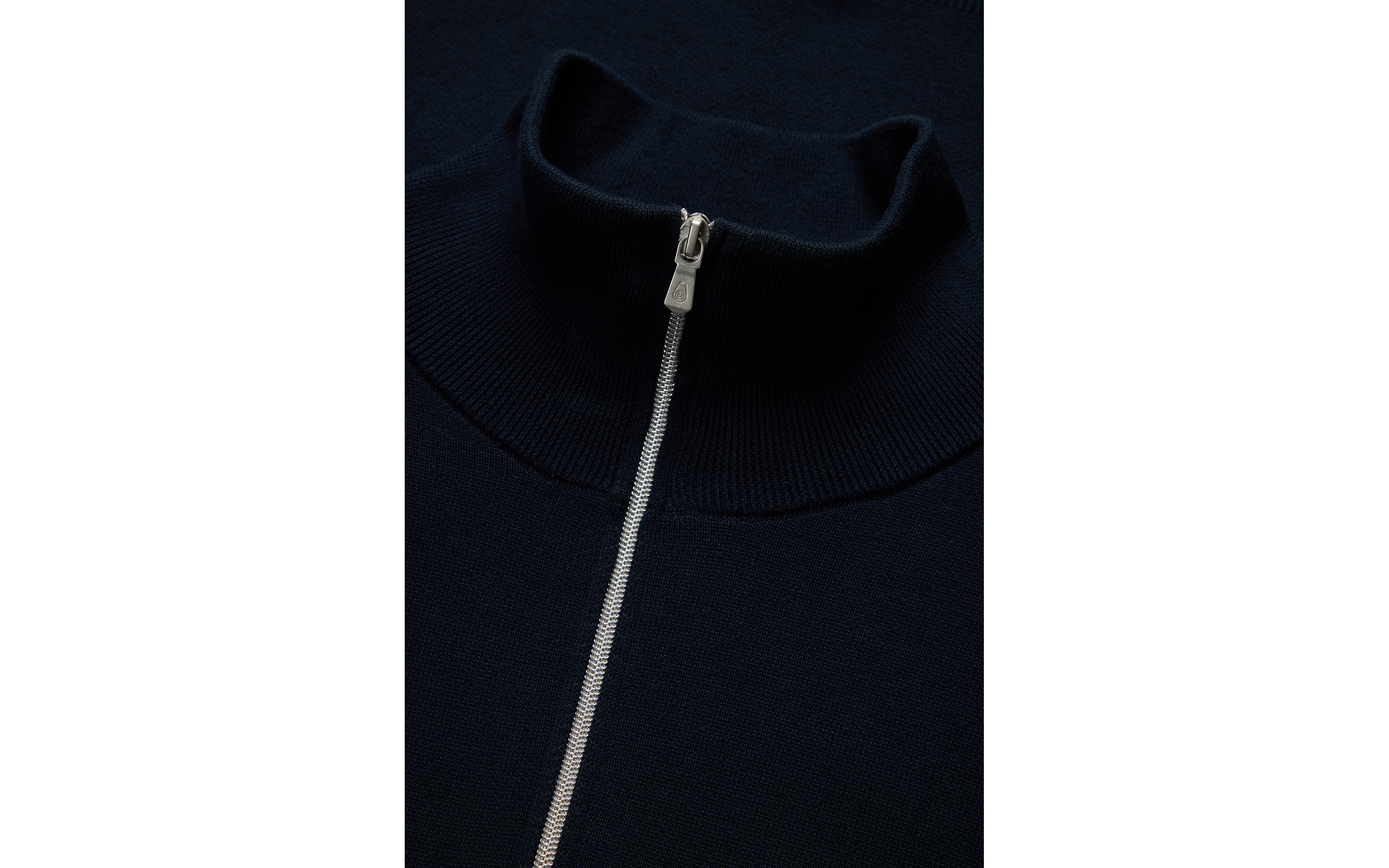 ARC KNITTED T-NECK 