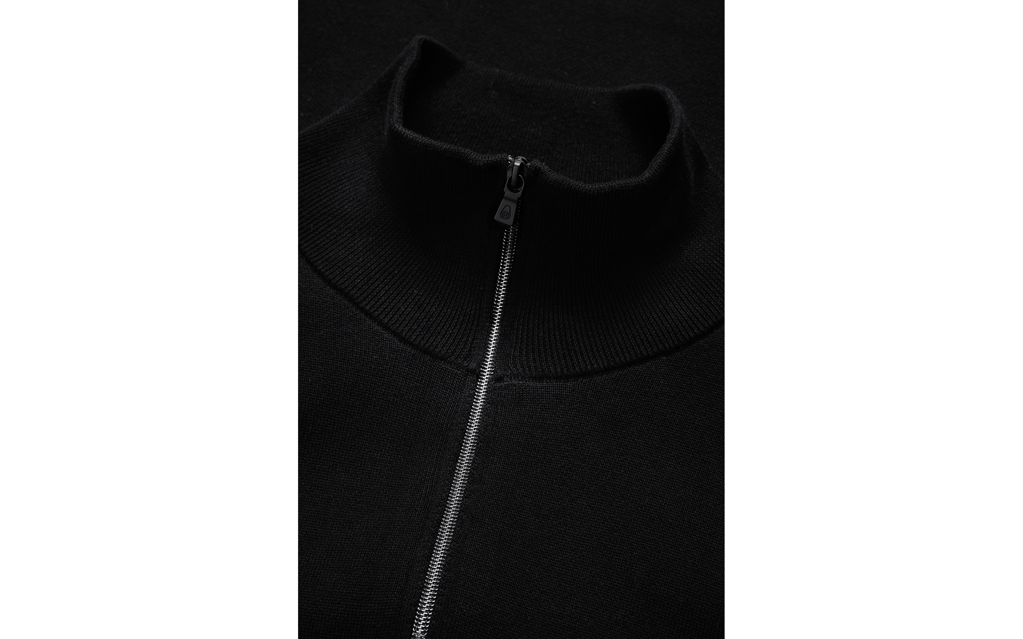 ARC KNITTED T-NECK 