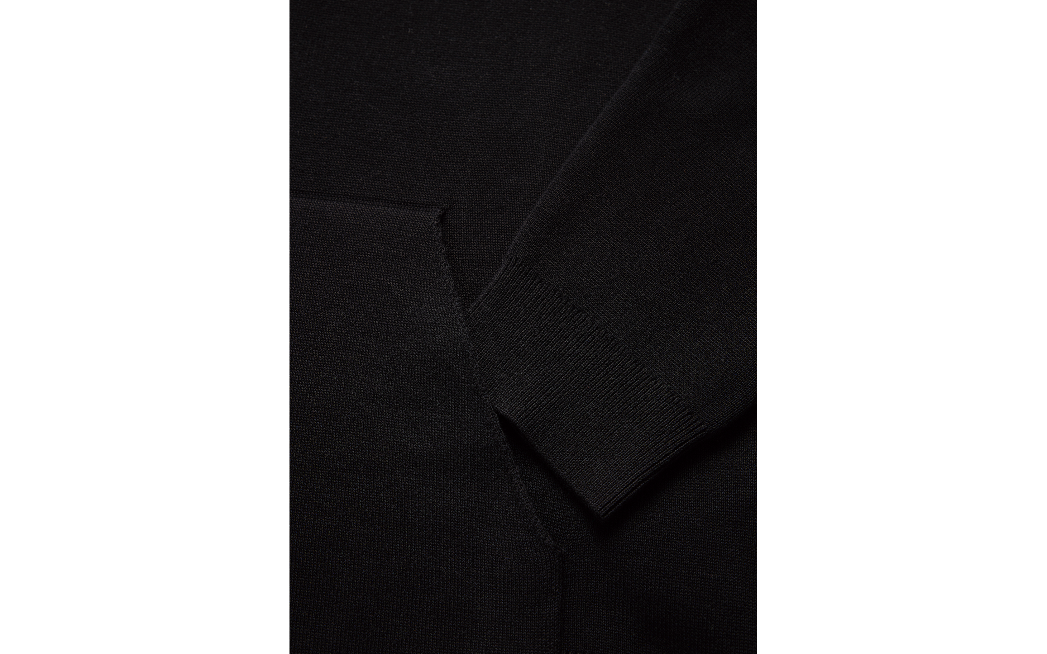 ARC KNITTED T-NECK 