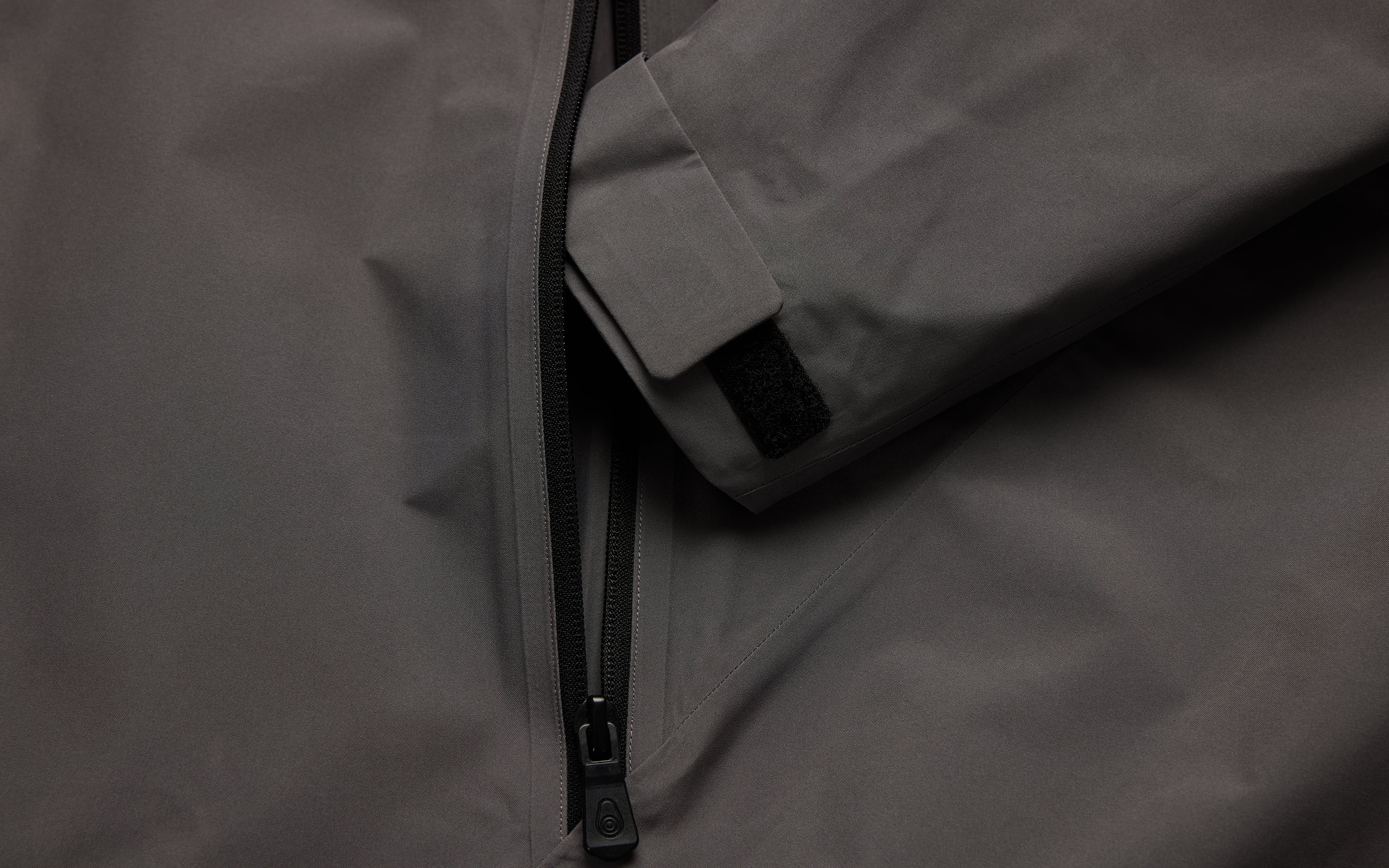 PV GORE TEX HOODED JACKET