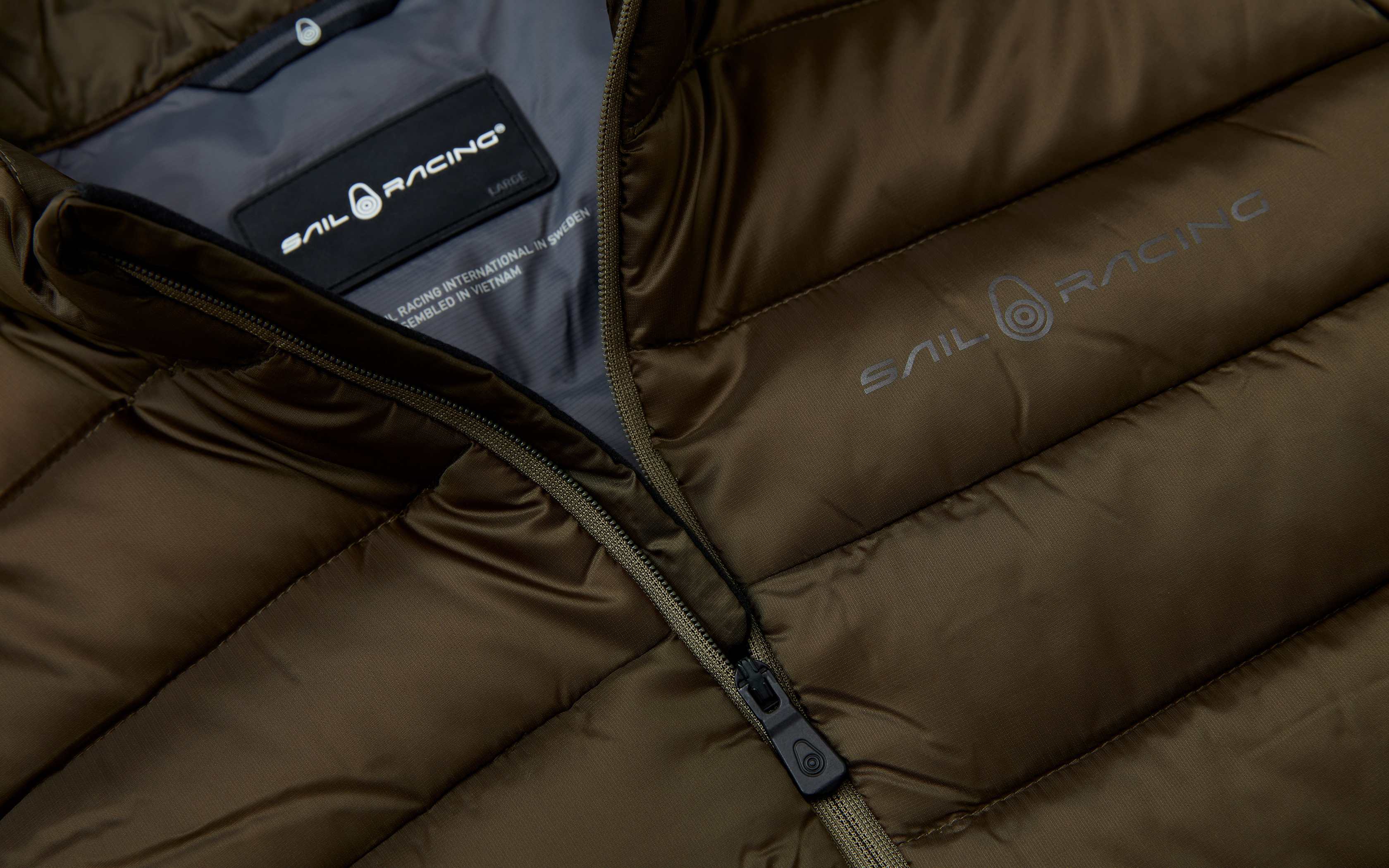 SPRAY DOWN VEST