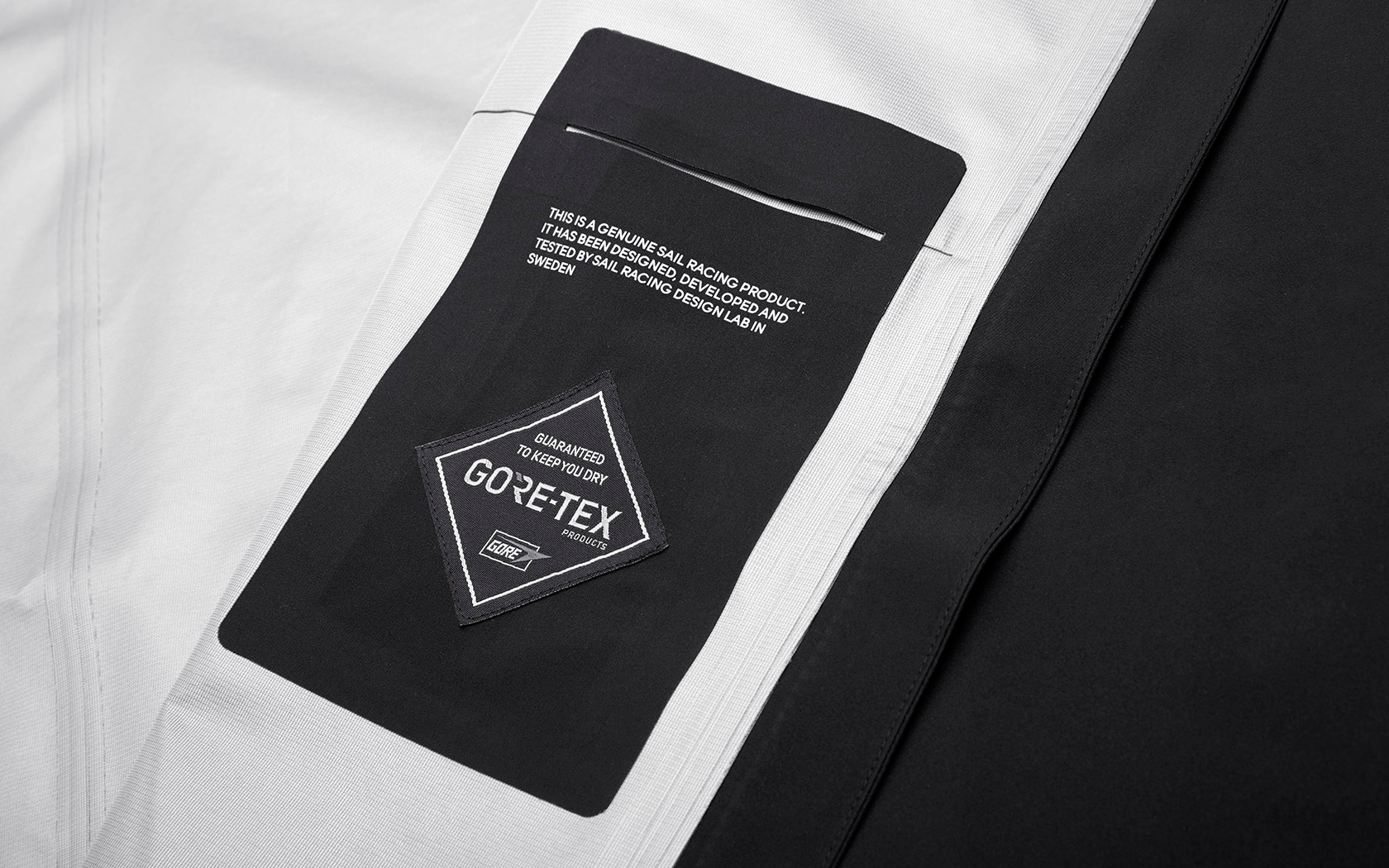 W RACE GORE TEX COAT