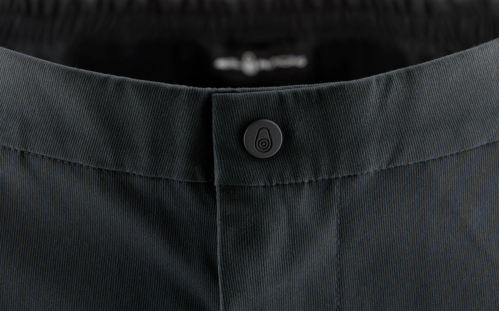 RACE EDITION TECH PANT
