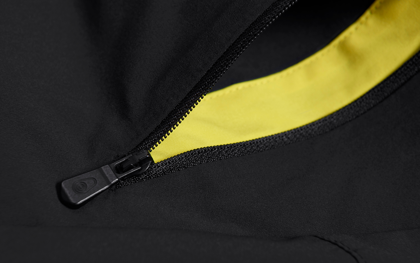 SPRAY STRETCH SHORTS