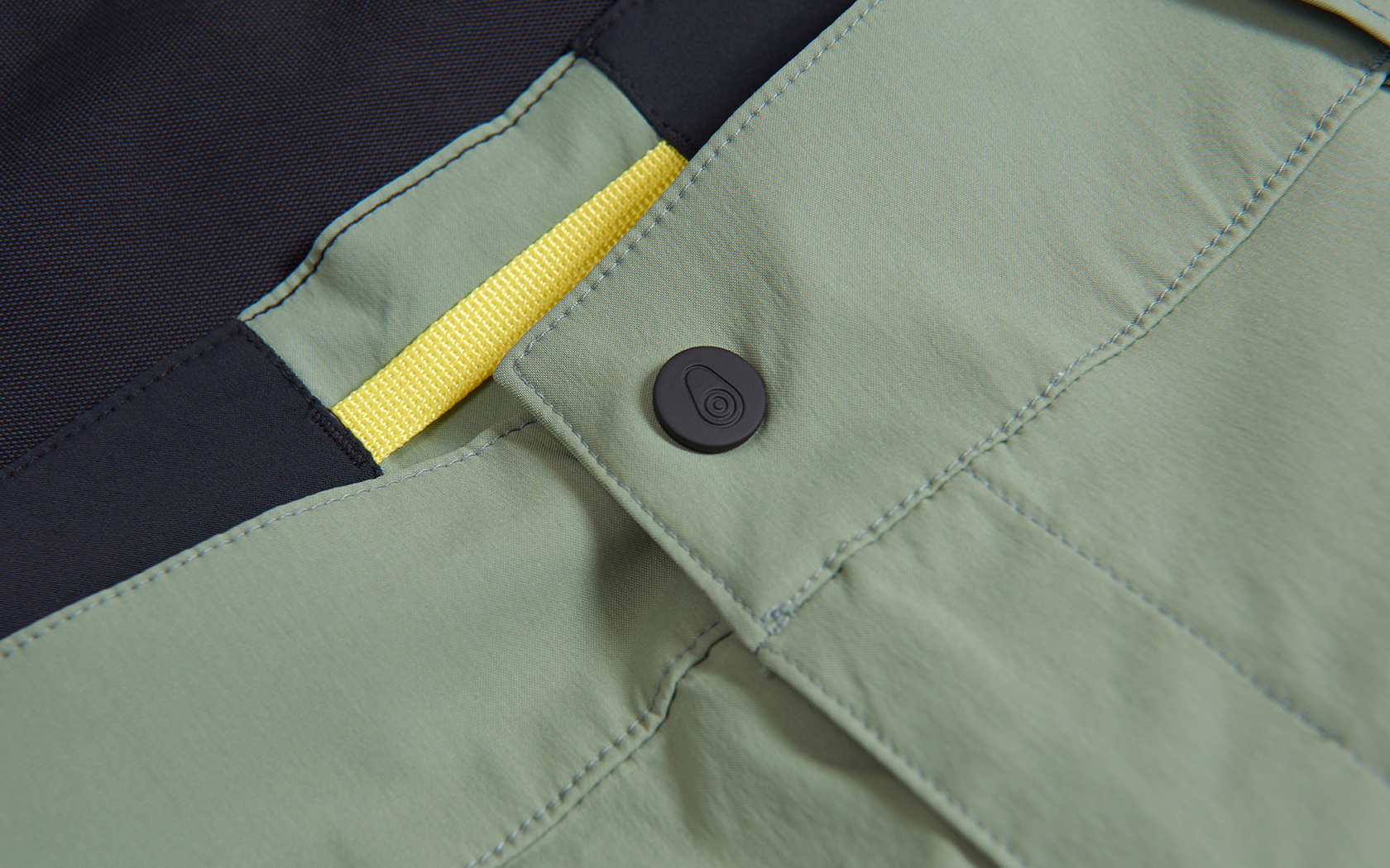 W SPRAY TECH SHORTS