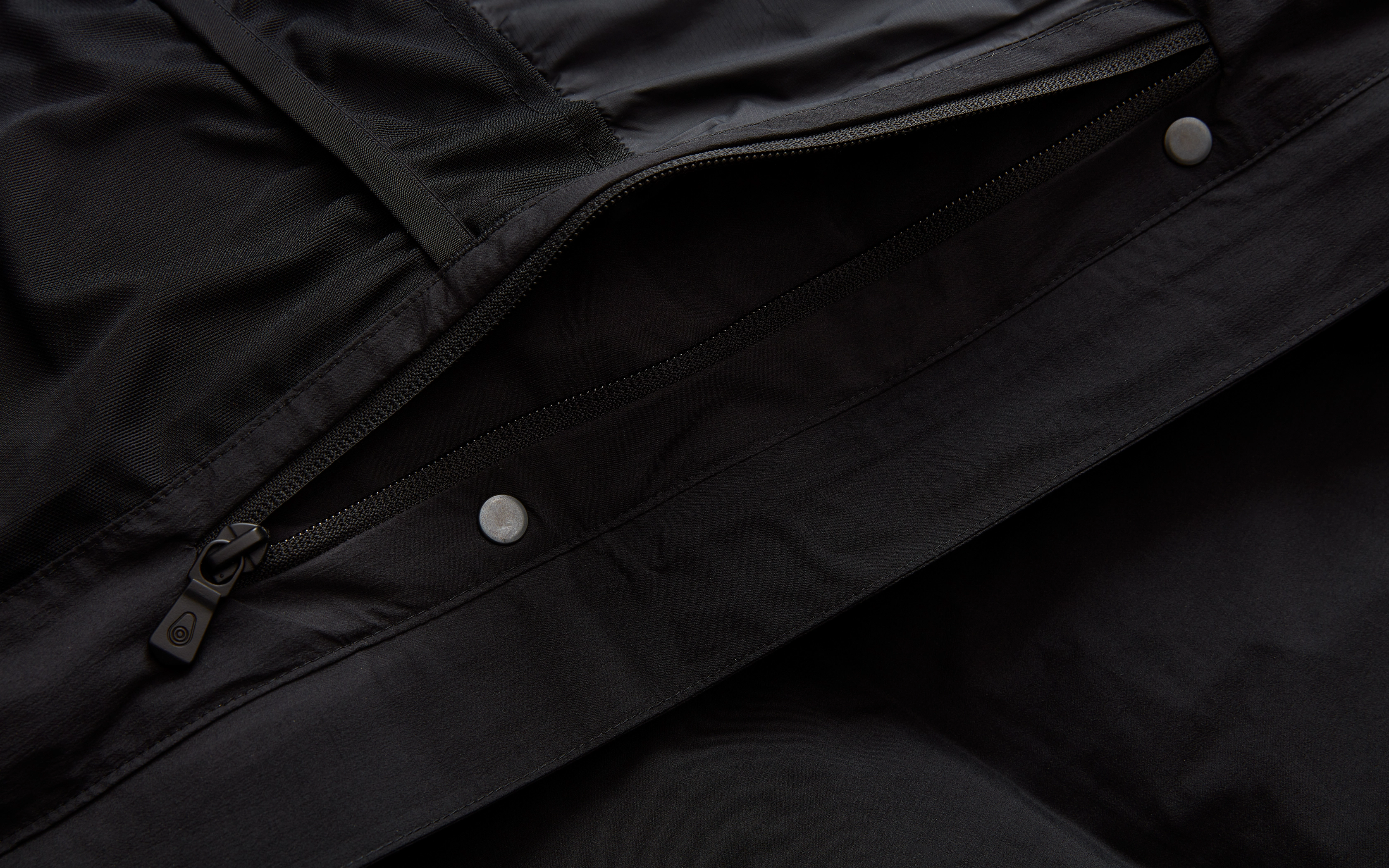 W RACE EDITION DOWN COAT