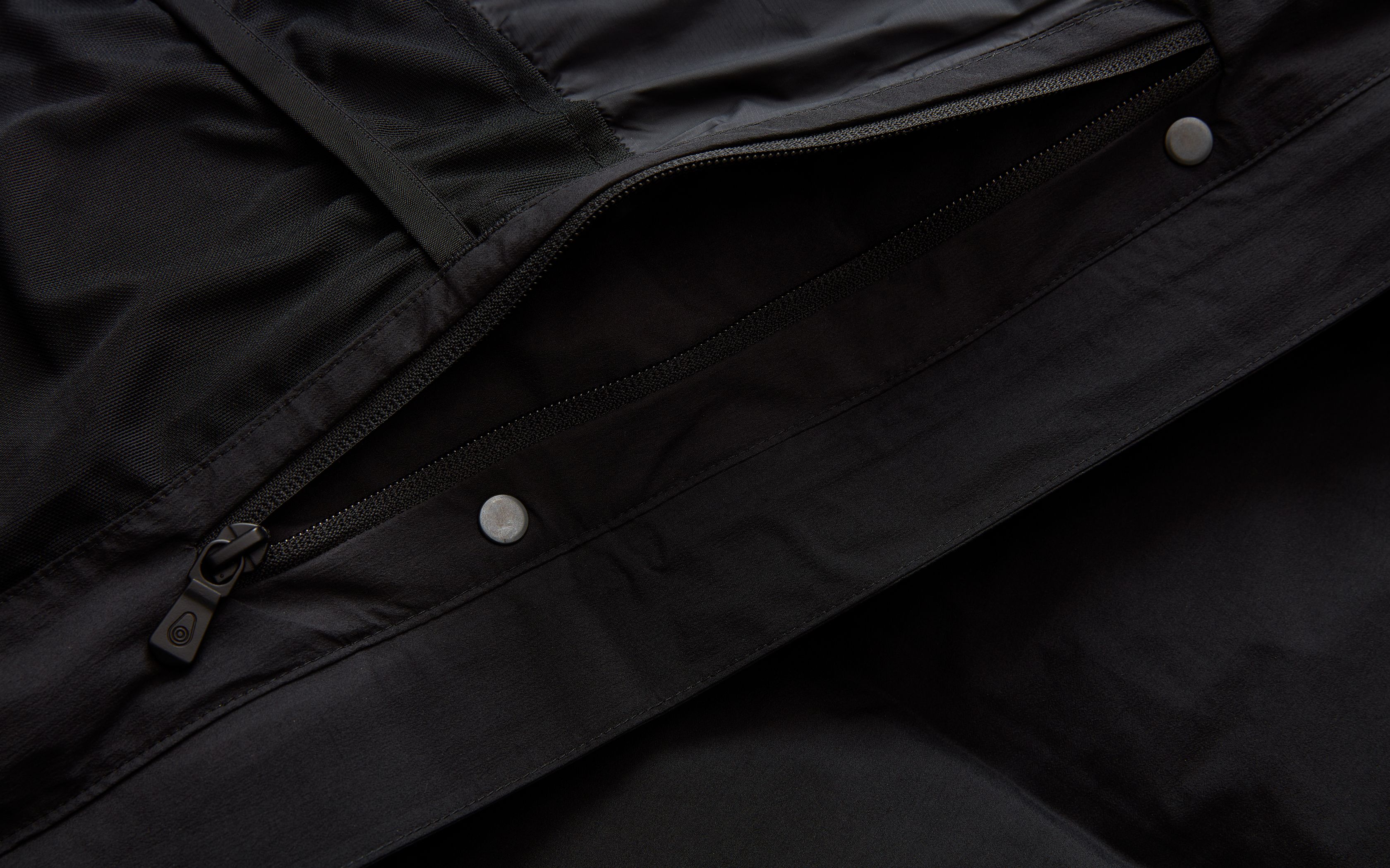 W RACE EDITION DOWN COAT