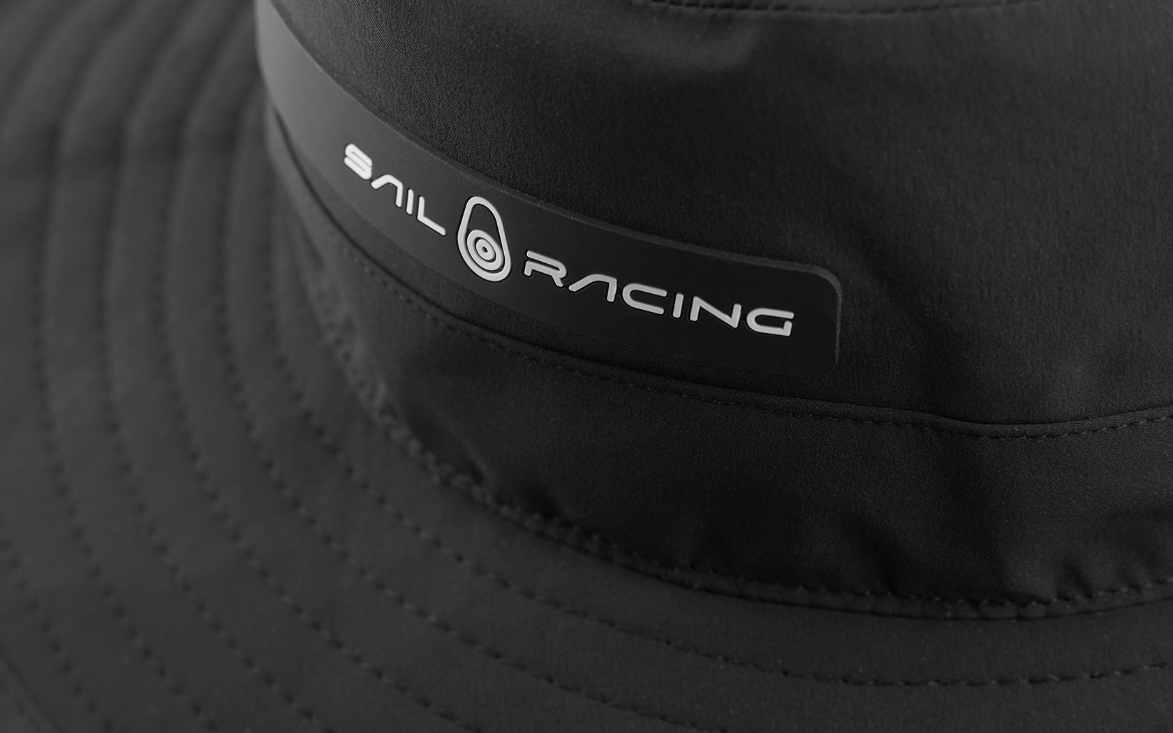 RACE BRIMMED HAT