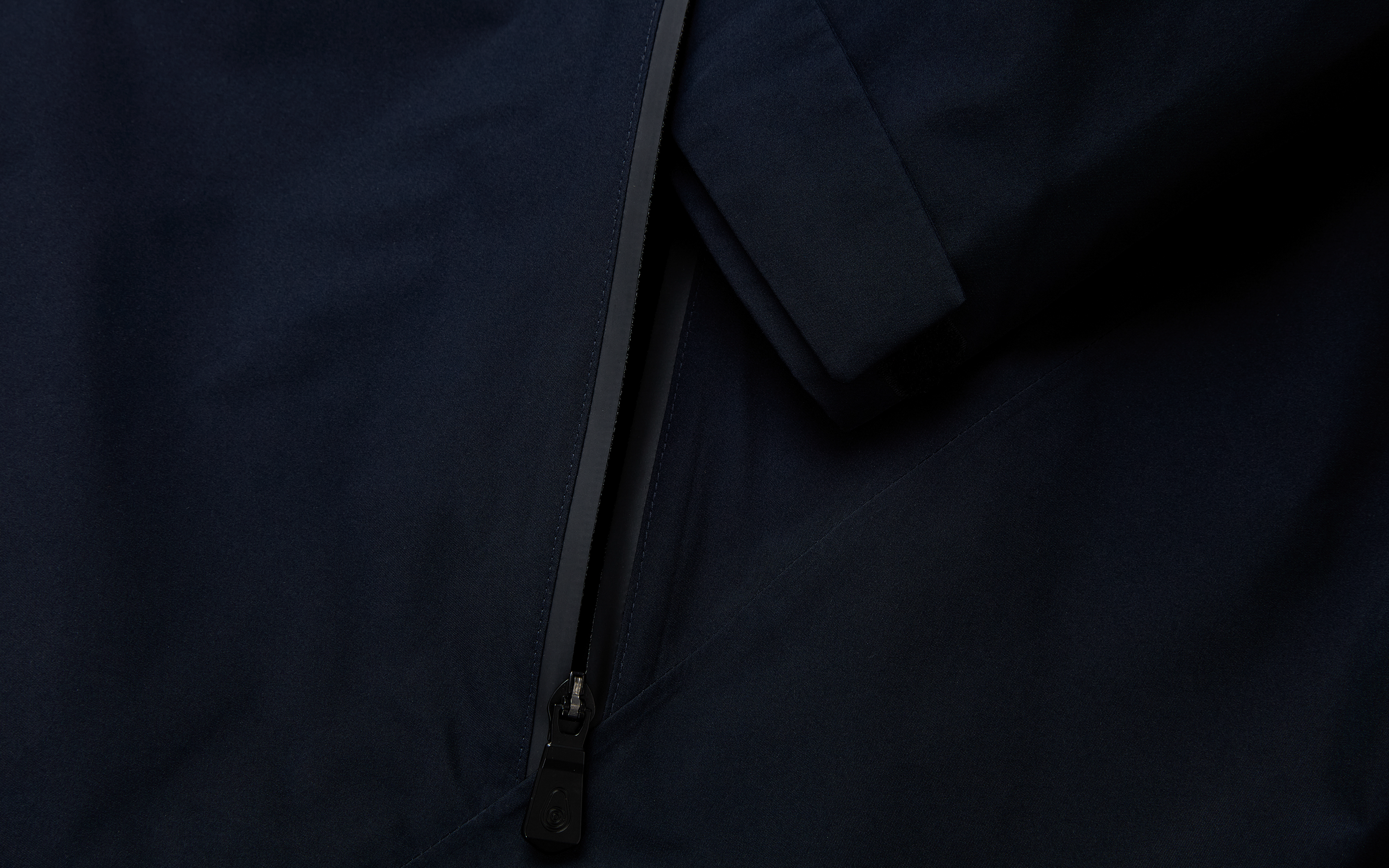 GORE TEX HOODED JACKET