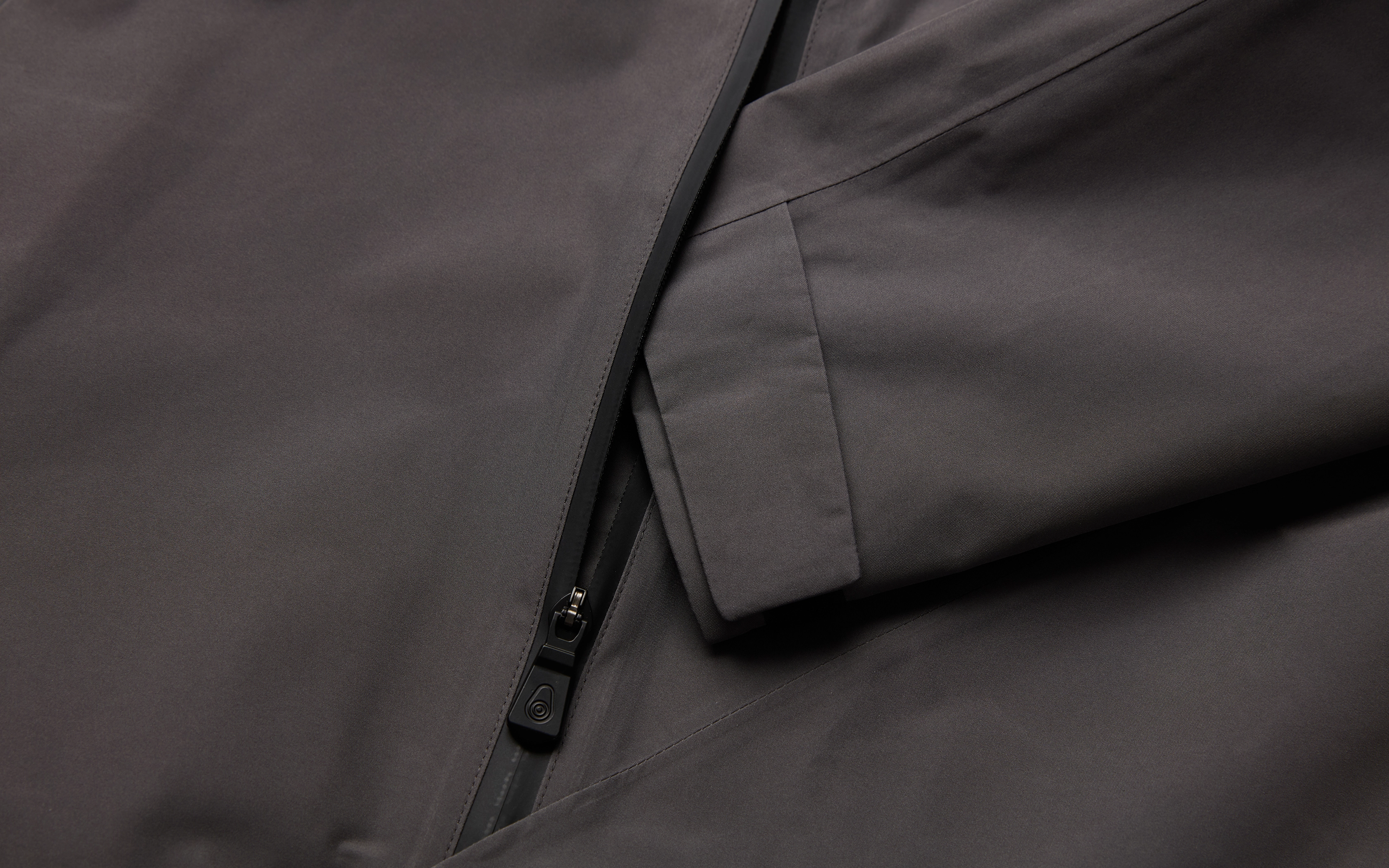 GORE TEX HOODED JACKET
