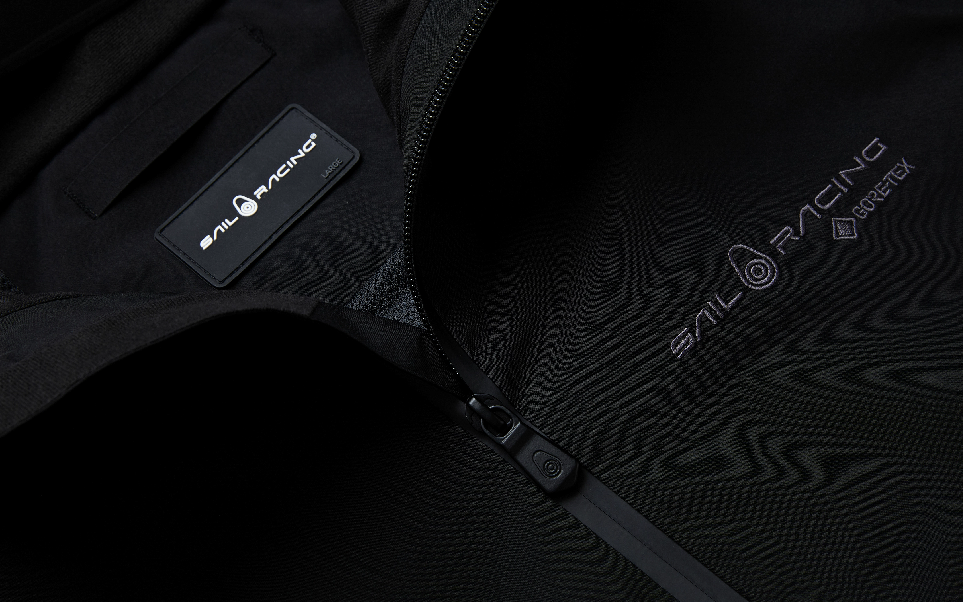 GORE TEX HOODED JACKET