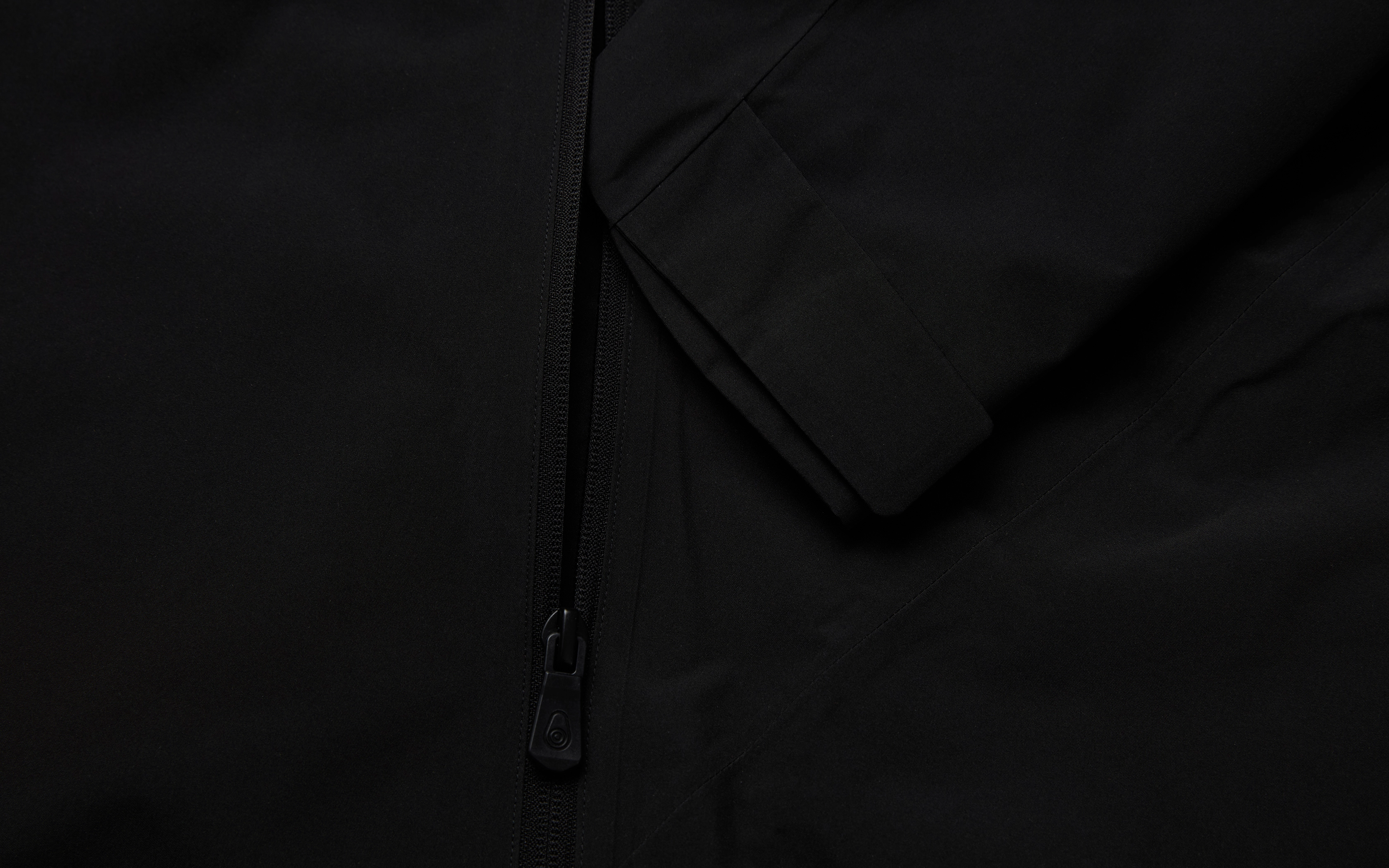 GORE TEX HOODED JACKET