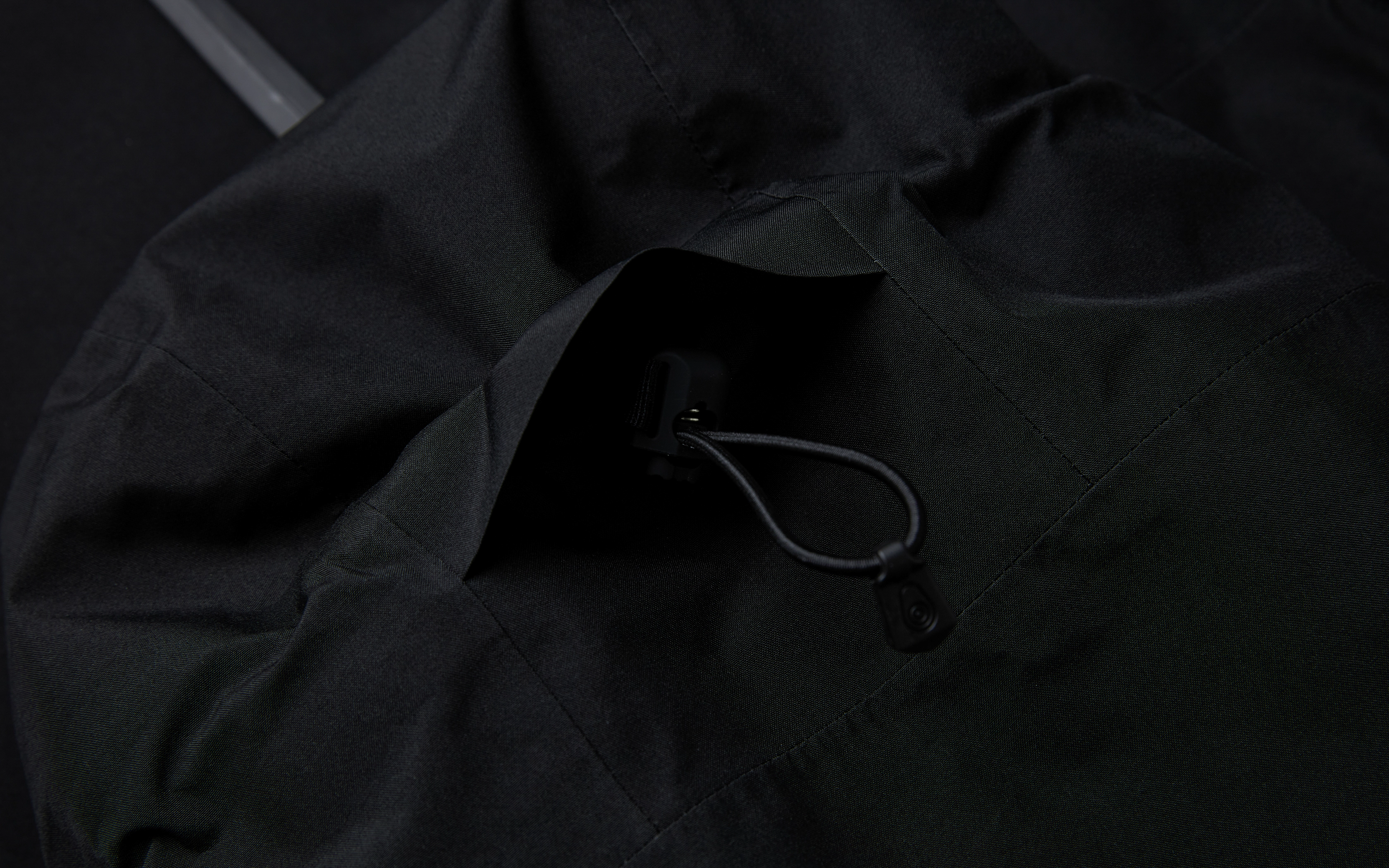 GORE TEX HOODED JACKET