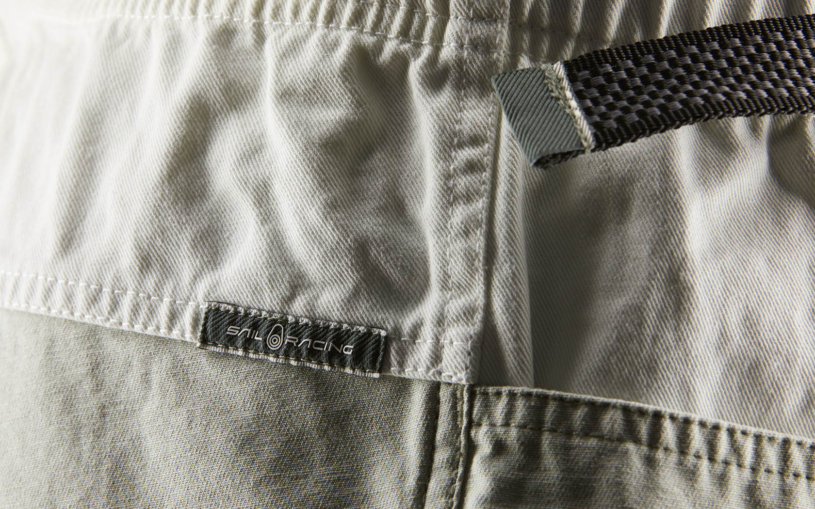 BREEZE BLOCKED SHORTS
