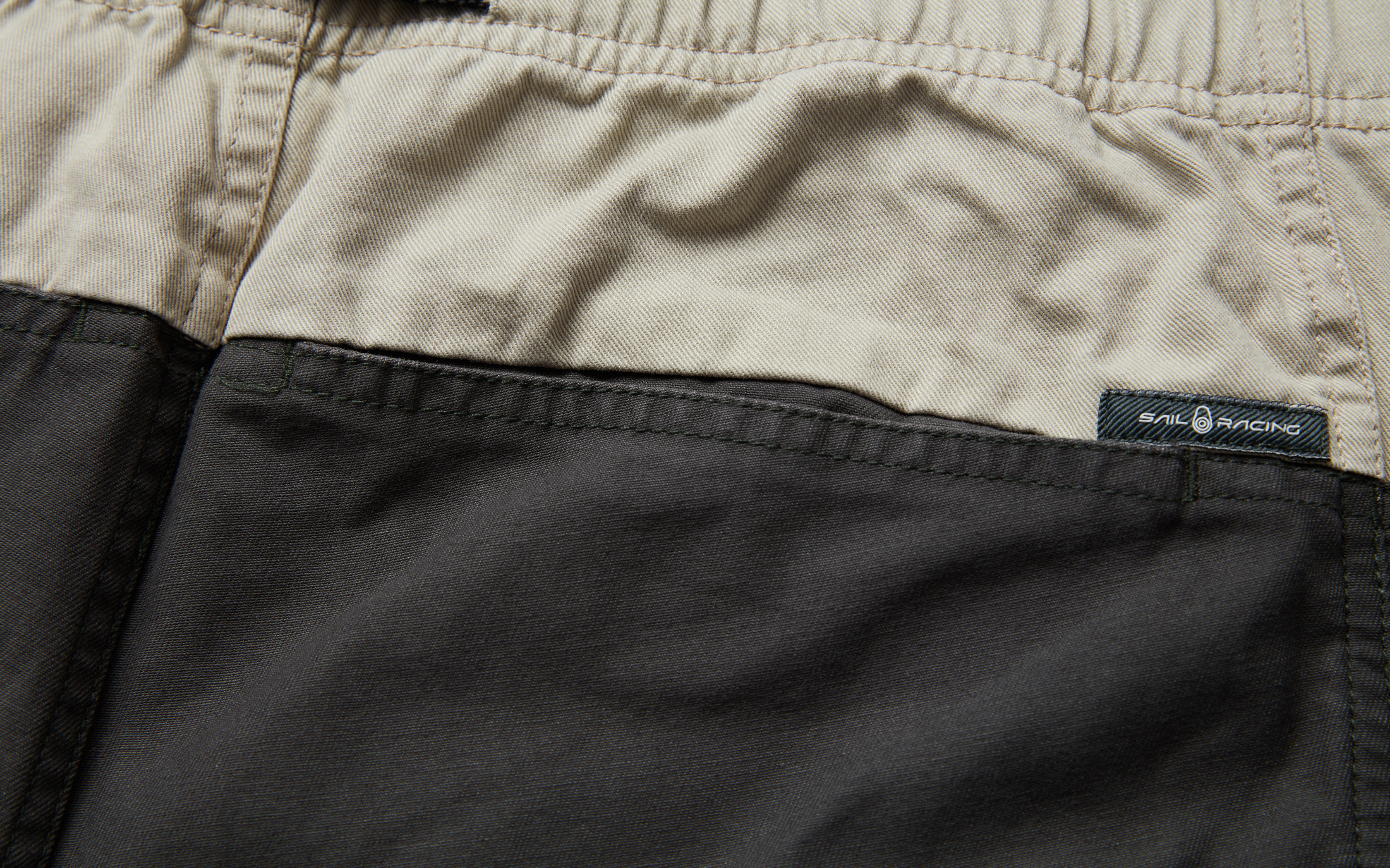 BREEZE BLOCKED SHORTS