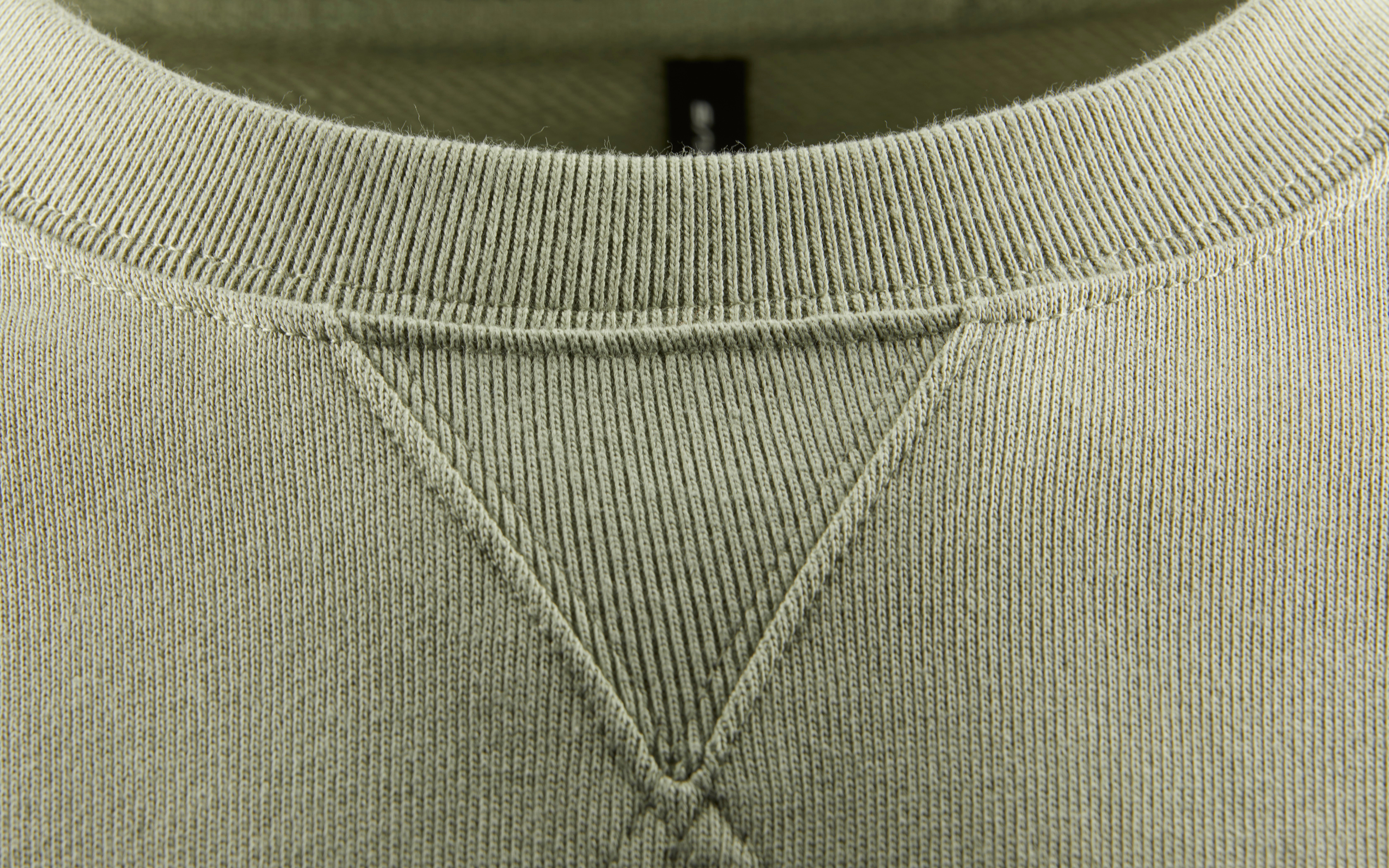 WIND SWEATER