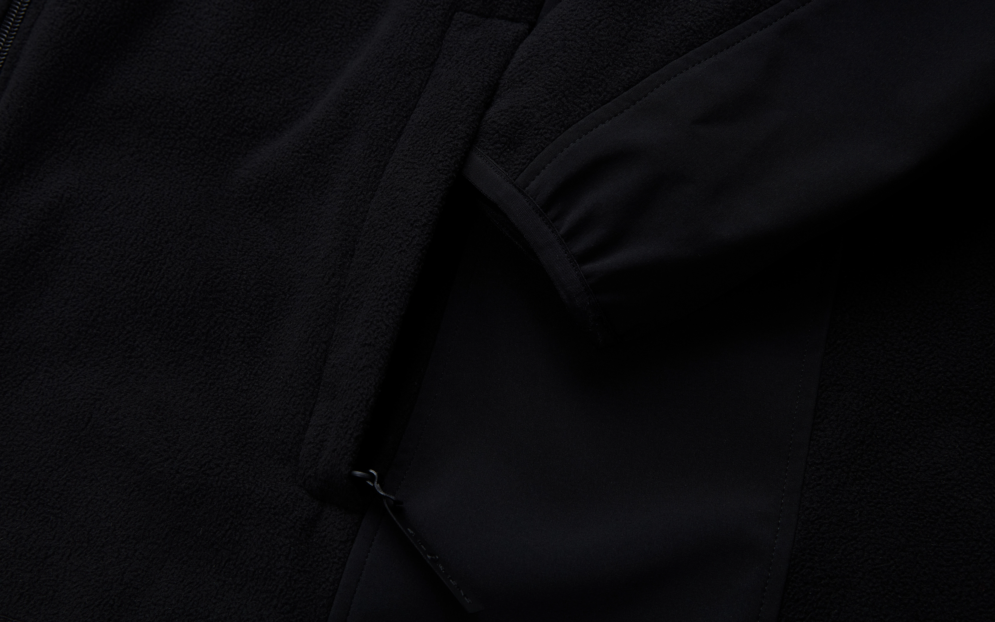 SPRAY WINDBREAKER