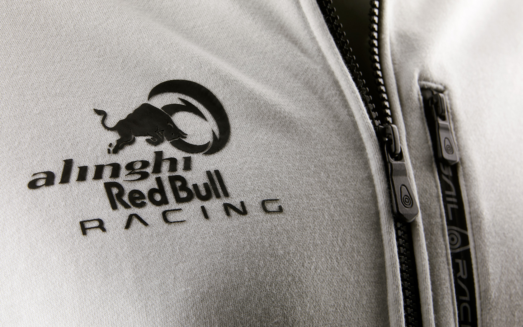 CHALLENGE ZIP HOOD