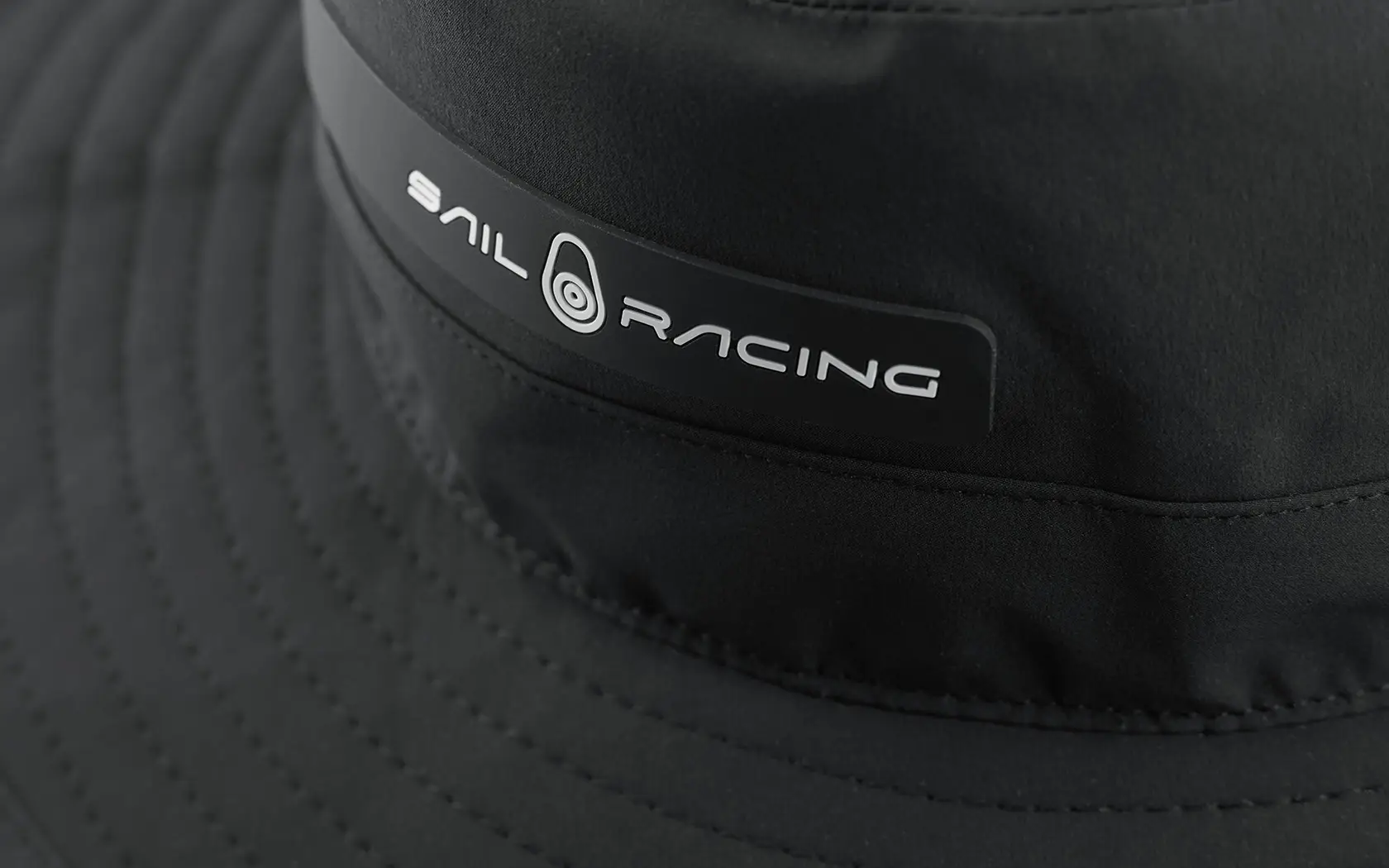RACE BRIMMED HAT