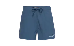 685